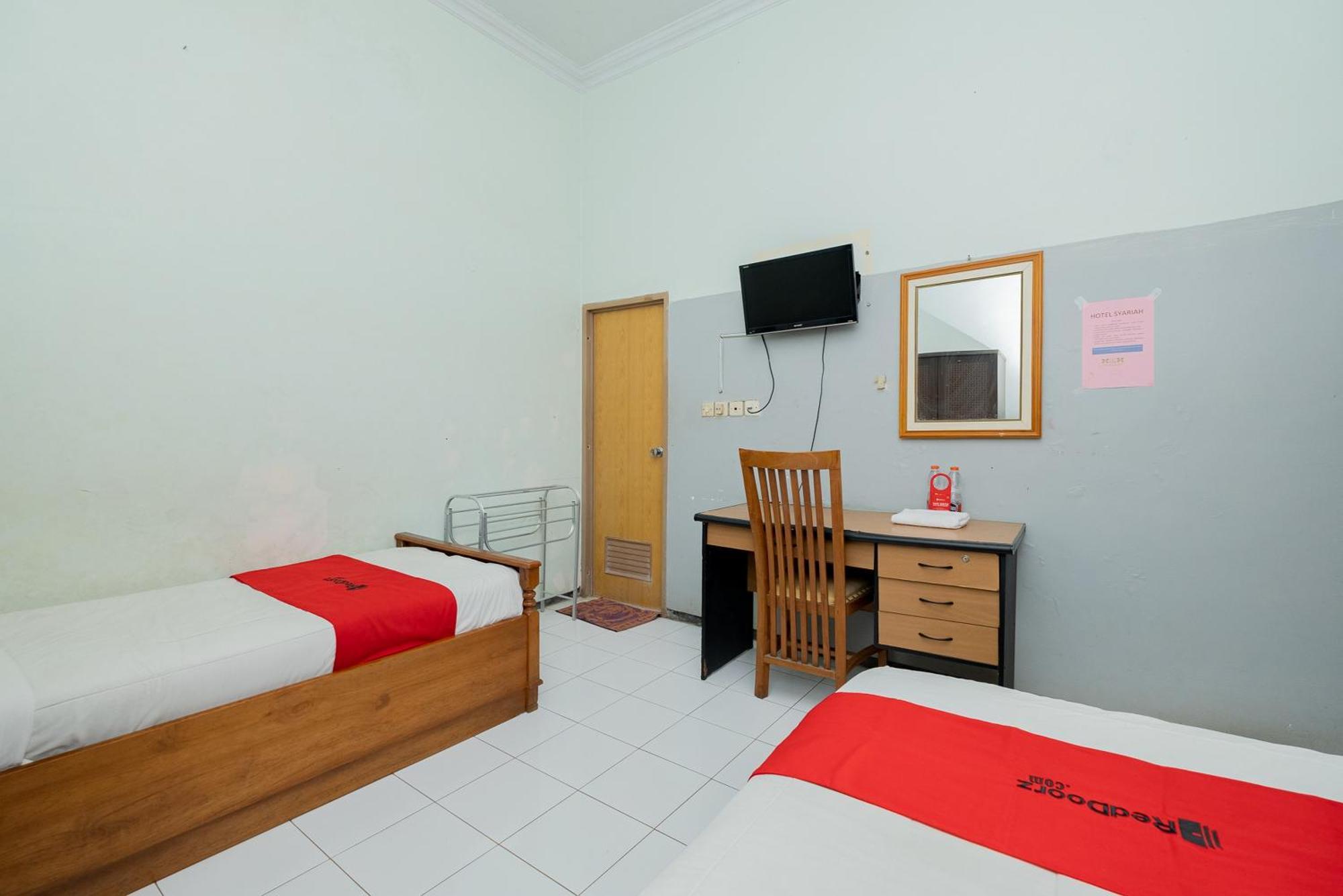 Reddoorz Syariah At Jalan Sunan Giri Tuban Hotel Tuban  Eksteriør billede