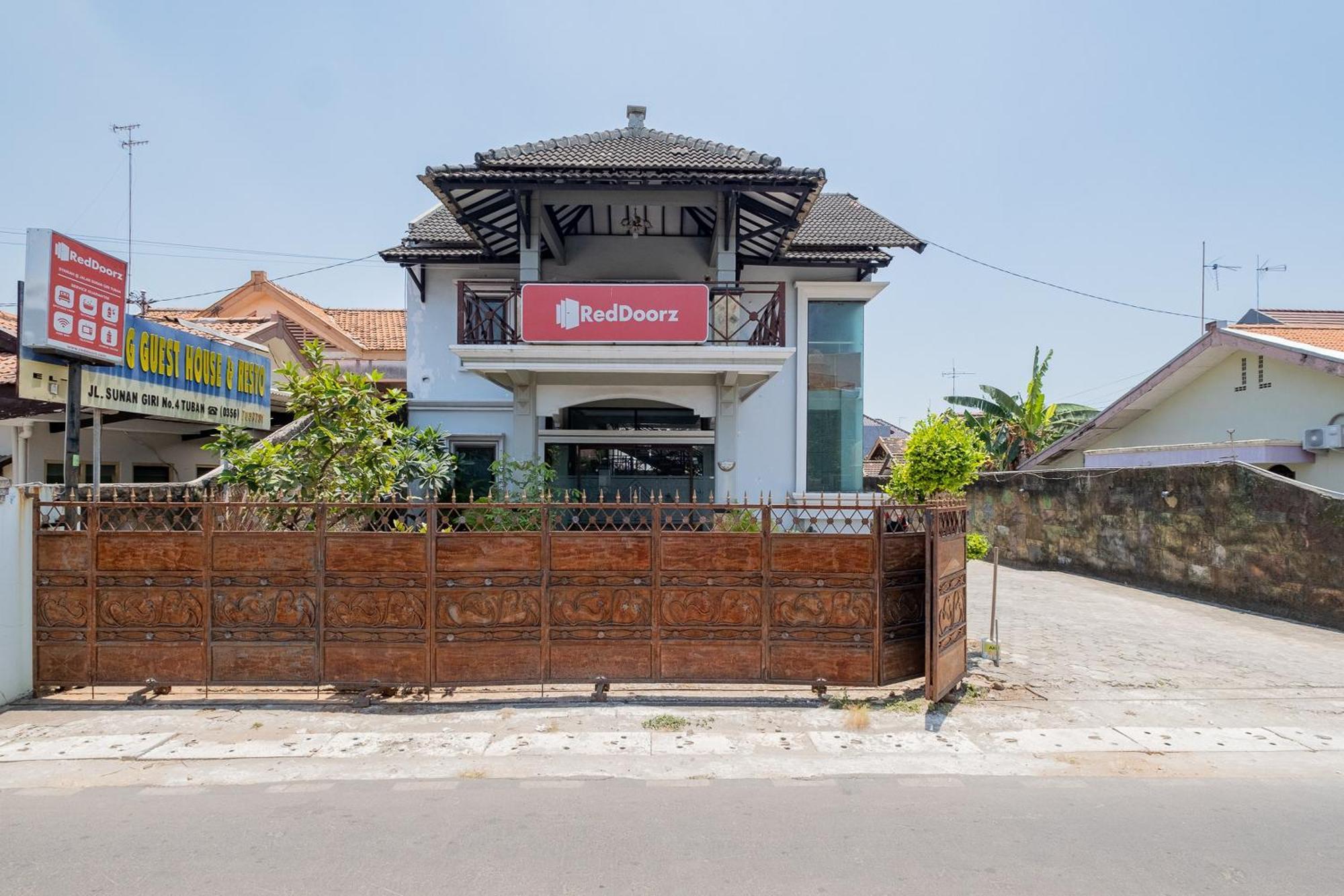 Reddoorz Syariah At Jalan Sunan Giri Tuban Hotel Tuban  Eksteriør billede