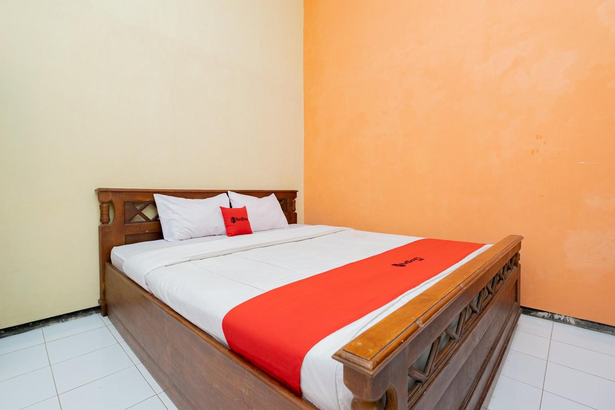 Reddoorz Syariah At Jalan Sunan Giri Tuban Hotel Tuban  Eksteriør billede