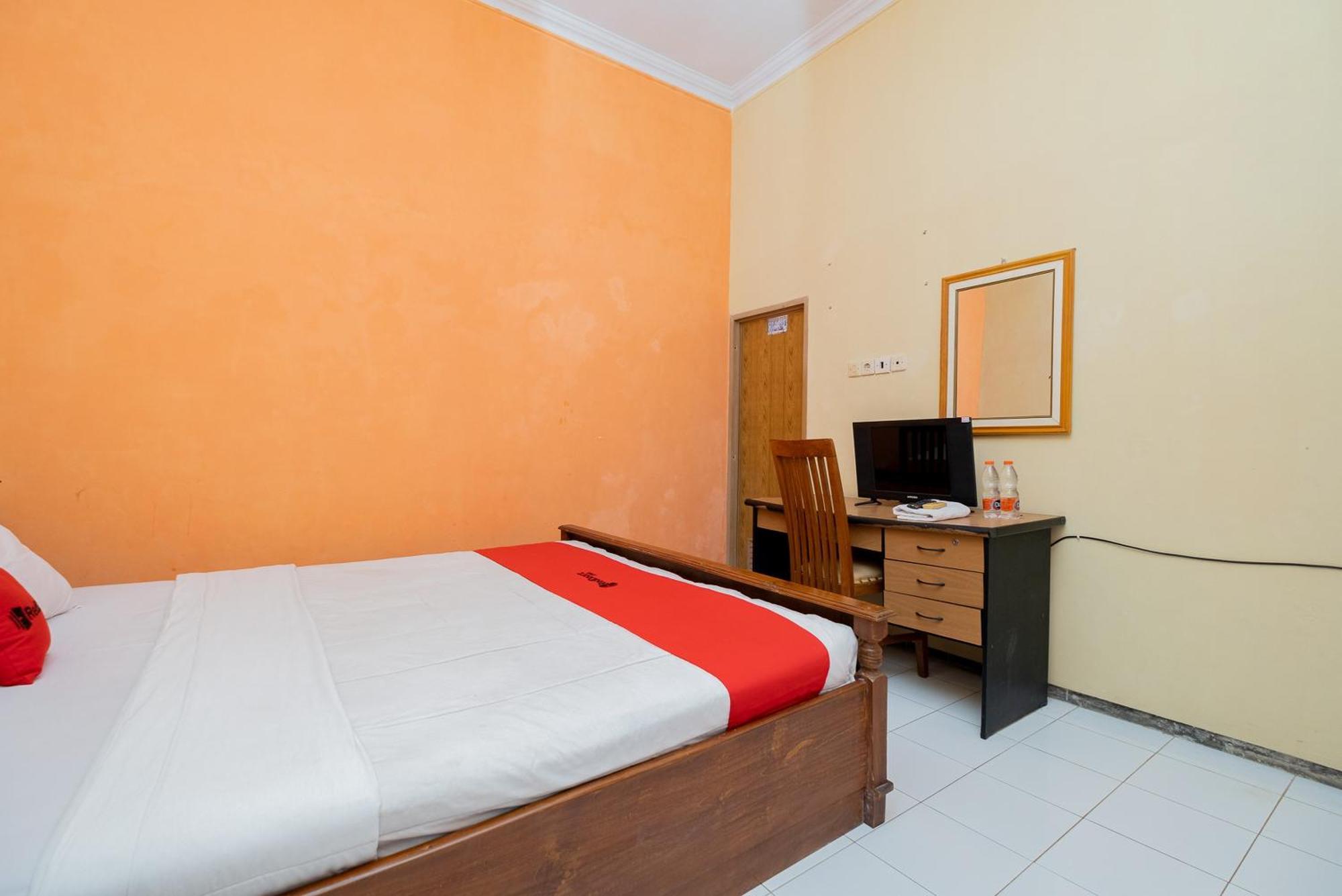 Reddoorz Syariah At Jalan Sunan Giri Tuban Hotel Tuban  Eksteriør billede