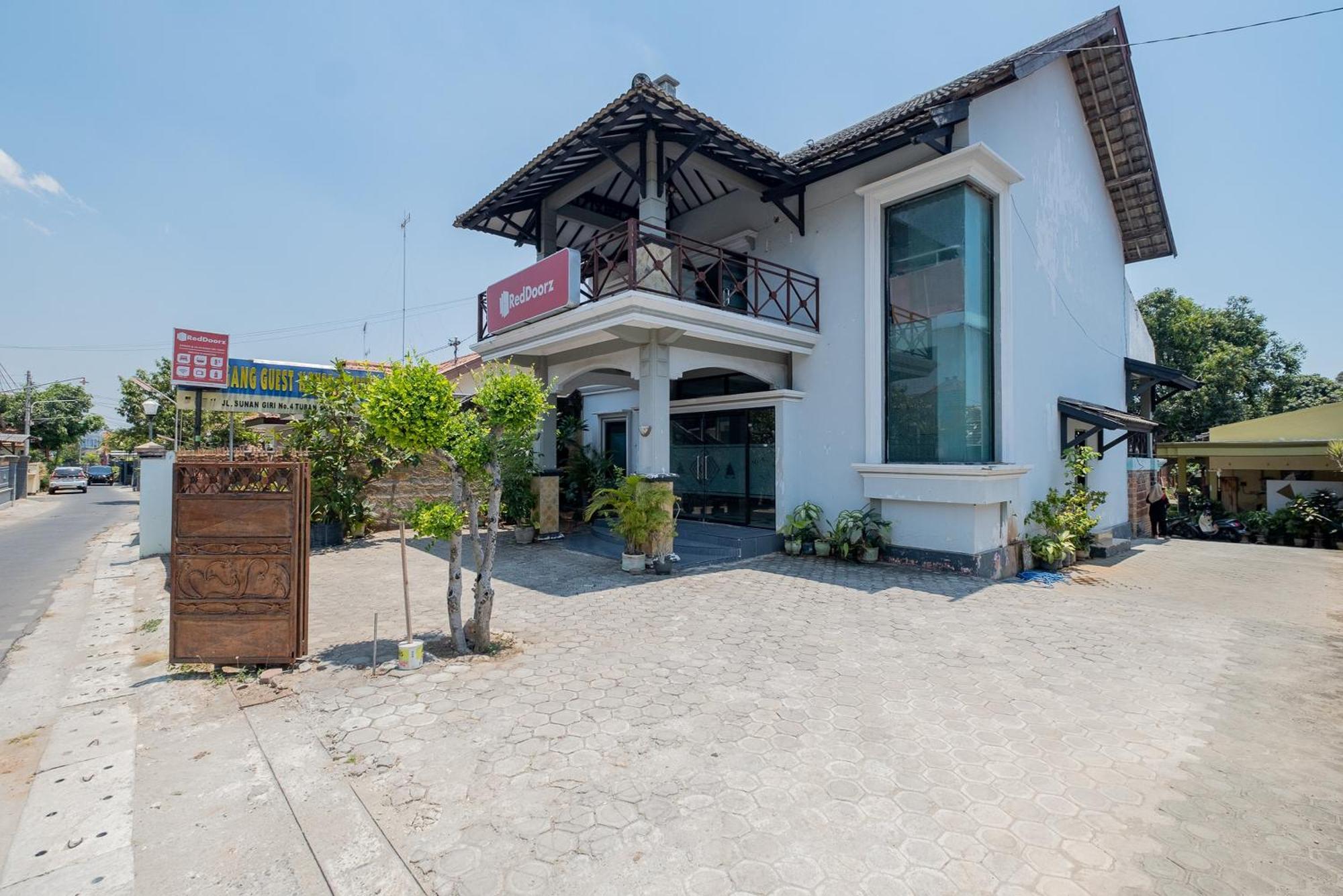 Reddoorz Syariah At Jalan Sunan Giri Tuban Hotel Tuban  Eksteriør billede