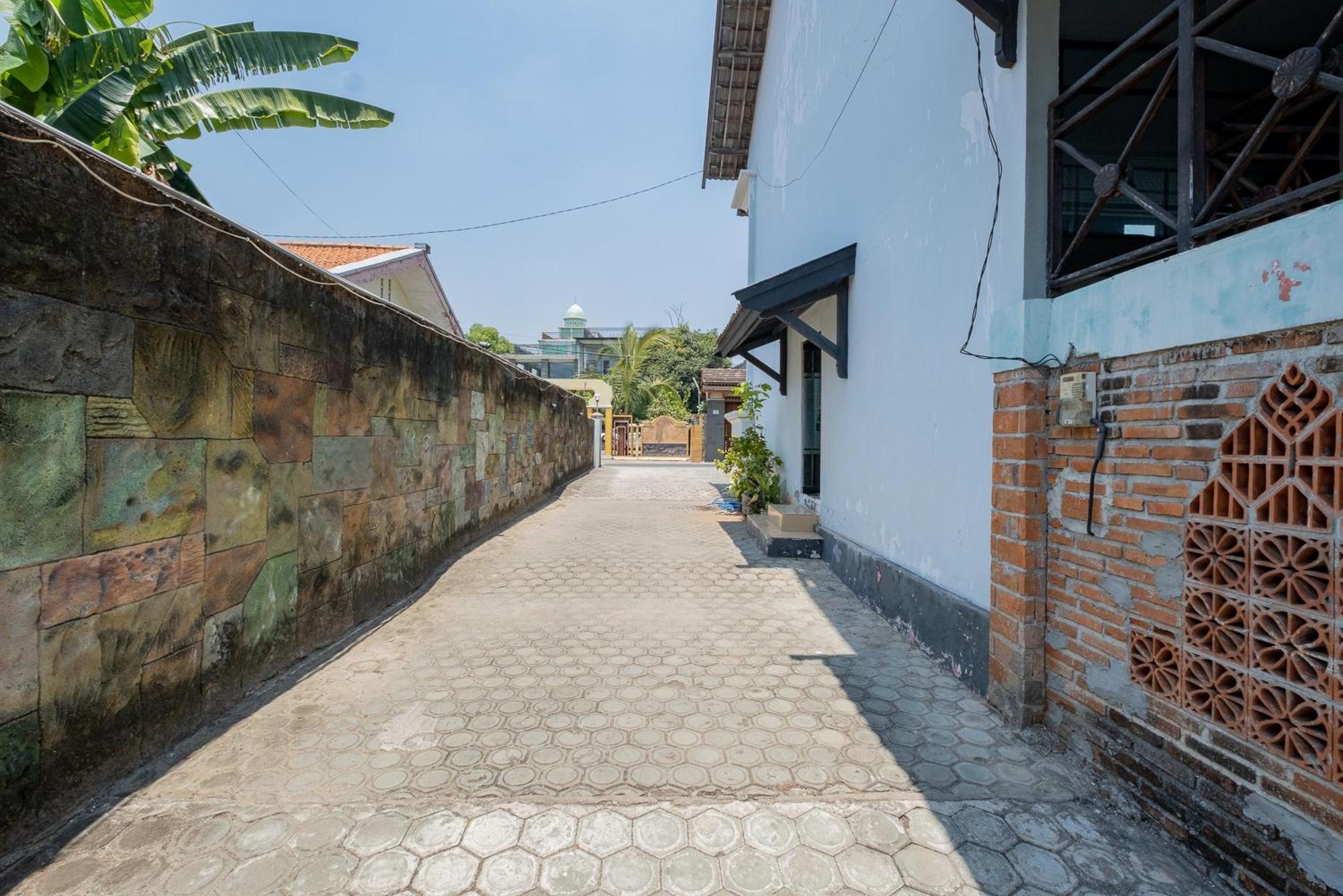 Reddoorz Syariah At Jalan Sunan Giri Tuban Tuban  Eksteriør billede