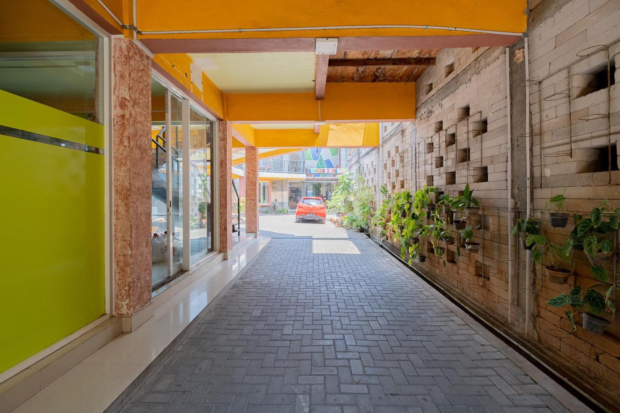 Reddoorz Syariah At Jalan Sunan Giri Tuban Tuban  Eksteriør billede