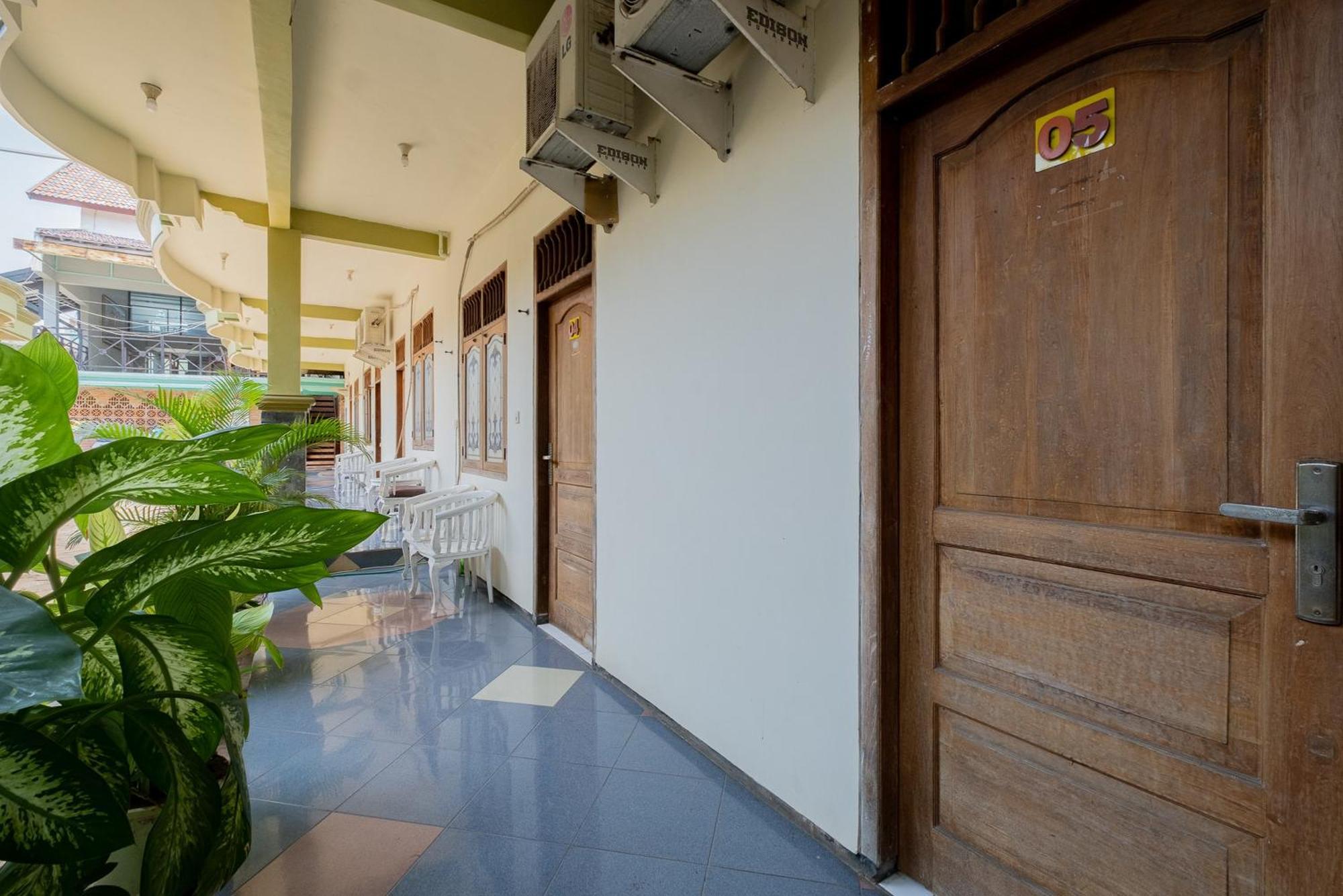 Reddoorz Syariah At Jalan Sunan Giri Tuban Hotel Tuban  Eksteriør billede