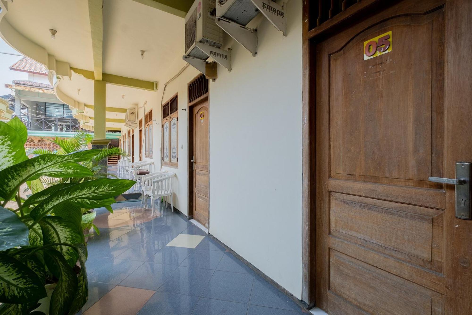 Reddoorz Syariah At Jalan Sunan Giri Tuban Tuban  Eksteriør billede