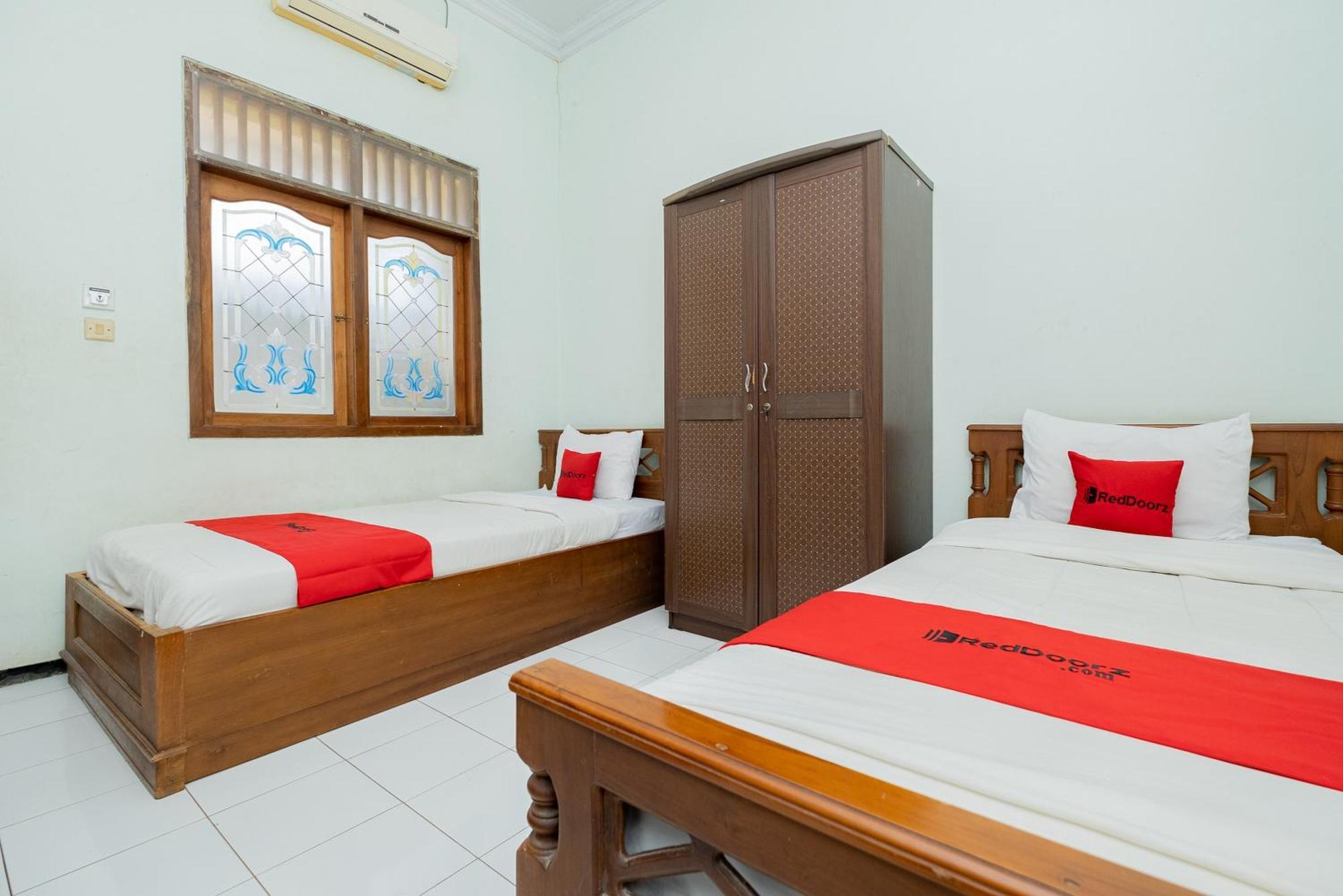 Reddoorz Syariah At Jalan Sunan Giri Tuban Hotel Tuban  Eksteriør billede