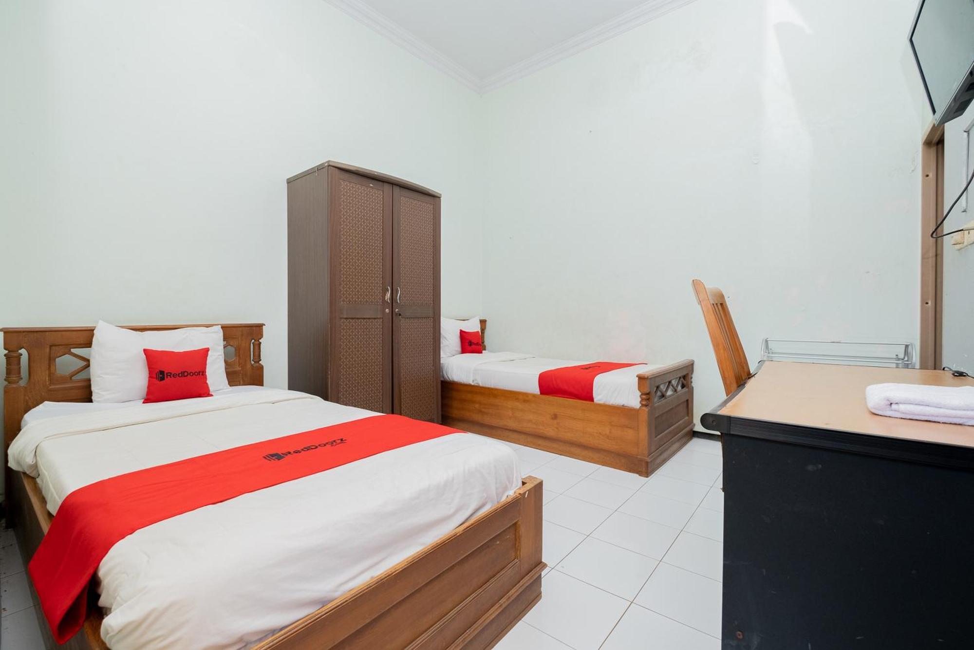 Reddoorz Syariah At Jalan Sunan Giri Tuban Hotel Tuban  Eksteriør billede