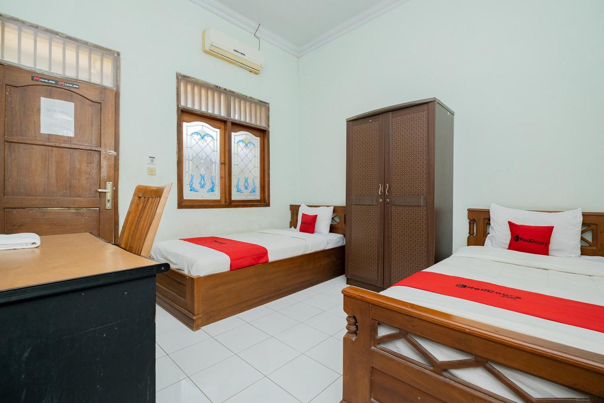 Reddoorz Syariah At Jalan Sunan Giri Tuban Hotel Tuban  Eksteriør billede