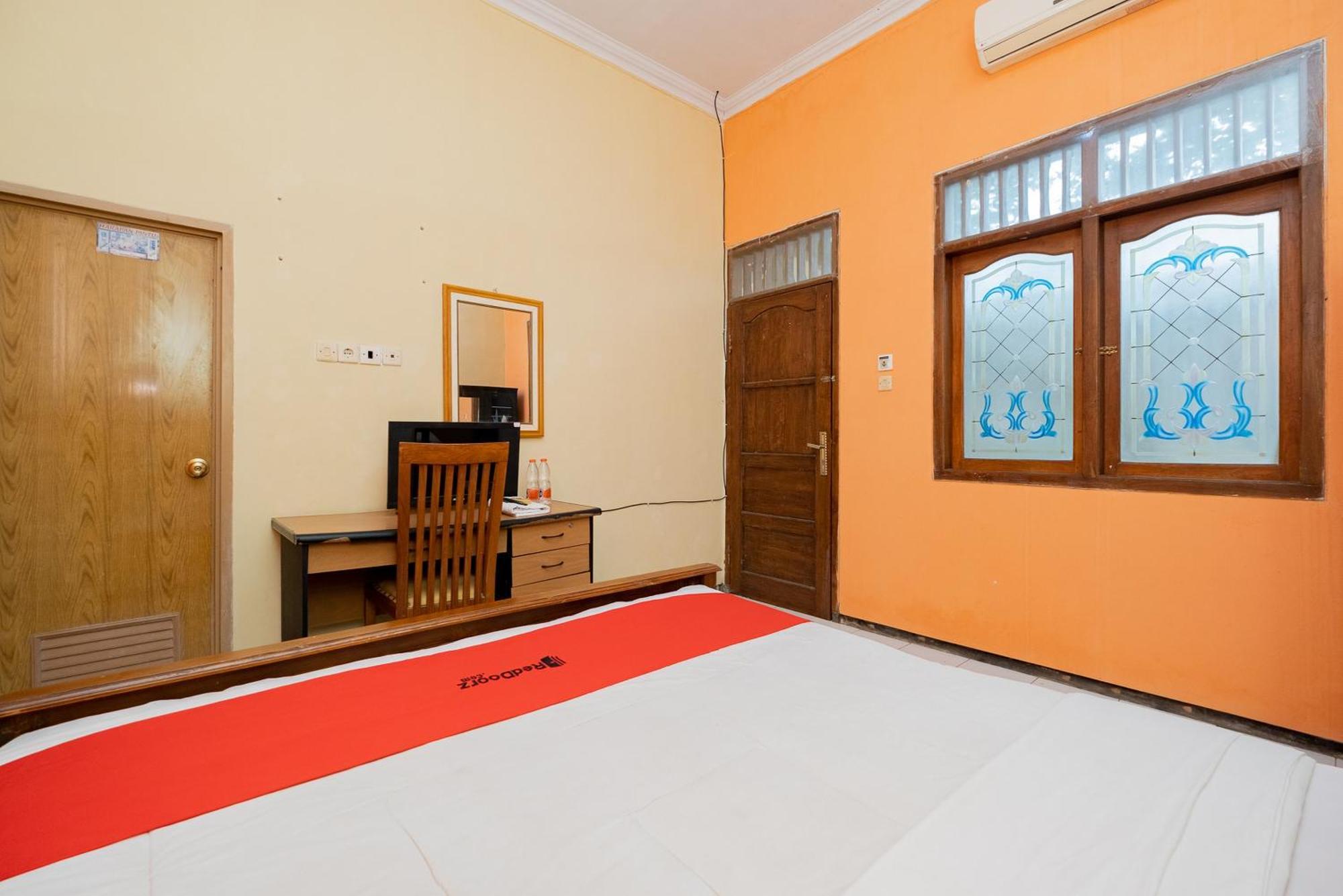 Reddoorz Syariah At Jalan Sunan Giri Tuban Hotel Tuban  Eksteriør billede