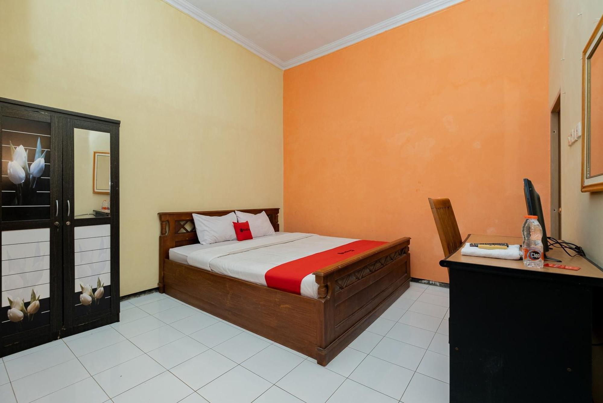 Reddoorz Syariah At Jalan Sunan Giri Tuban Hotel Tuban  Eksteriør billede